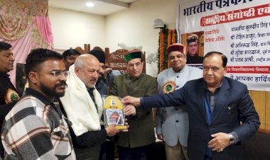 हिमाचल  के शिमला में गूंजा हरियाणा सरकार के मुख्यमंत्री नायब सिंह सैनी द्वारा पत्रकारों को हर मास 15 हजार रुपये पेंशन देने का मामला,