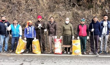 ढाई घंटे रोज, स्वच्छता की डोज..... एनएच के किनारे सफाई अभियान करते कूड़े के 700 से अधिक बैग कर चुके है एकत्रित