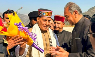 भारत की चुनावी प्रक्रियाओं को प्रभावित करने के लिए आर्थिक सहायता प्राप्त करने वाली शक्तियां कौन सी ? : टंडन