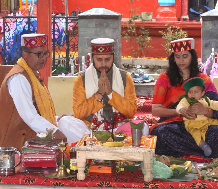 उपायुक्त ने की बावा भूतनाथ मंदिर में पूजा अर्चना