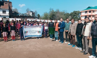उपासना और छवि राम ने पहला स्थान हासिल किया मुंडखर स्कूल में मिनी मैराथन से दिया बेटी बचाओ, बेटी पढ़ाओ का संदेश