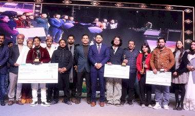 मंडी के गुलशन गर्ग बने वॉयस ऑफ शिवरात्रि, विजेताओं को डीसी अपूर्व देवगन ने किया सम्मानित