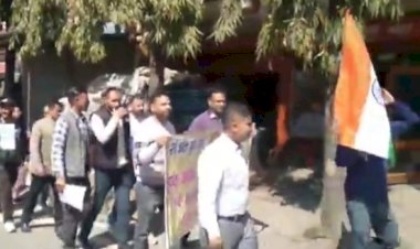 पटवारी-कानूनगो महासंघ ने स्टेट कैडर के विरोध में  रैली निकाली सरकार के खिलाफ दिया धरना,