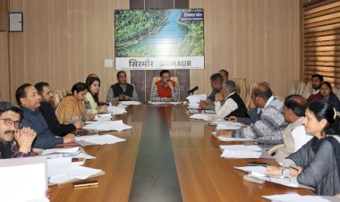 आंगनवाड़ी केन्द्रों में पहुंचने वाले राशन का नियमित सैंपल लिया जाये -एल.आर.वर्मा