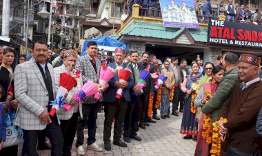 सरकारी स्कूलों के शिक्षक अपने बच्चों को सरकारी स्कूलों में पढ़ाकर बच्चों को बेहतरीन शिक्षा देने के लिए प्रतिबद्धता दिखाए-सुंदर सिंह ठाकुर