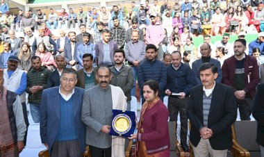 ग्रामीण विकास मंत्री ने नवाजे चायल कोटी महाविद्यालय के मेधावी