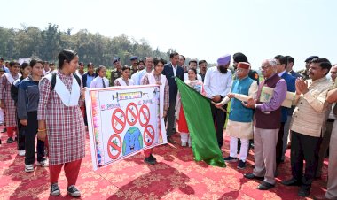 राज्यपाल ने धौलाकुंआ में नशा उन्मूलन जागरूकता शिविर में लिया भाग, विद्यार्थियों की नशा मुक्ति रैली को हरी झंडी दिखाकर किया रवाना*