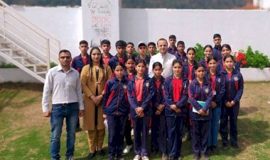 राष्ट्रीय अविष्कार अभियान: जमा दो स्कूल कुज्जी के छात्रों ने शुलिनी यूनिवर्सिटी का किया भृमण...