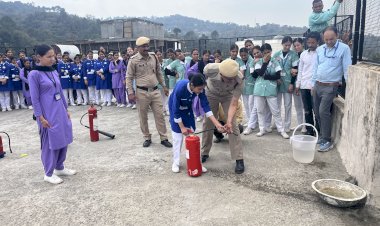 माता पद्मावती कॉलेज  में आपातकालीन स्थितियों में अपनाऐ जाने वाले उपकरणों का प्रशिक्षण दिया