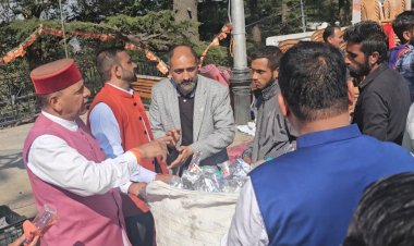 भाजपा प्रदेश अध्यक्ष डॉ राजीव बिंदल ने विशाल प्रदर्शन के बाद चौड़ा मैदान में चलाया स्वच्छता अभियान