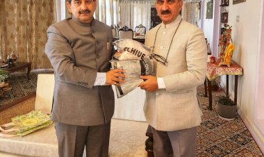 उप-मुख्य सचेतक ने मुख्यमंत्री को प्राकृतिक खेती के उत्पाद भेंट किए