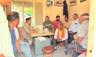 बद्दी  में ऑटो रिक्शा चालकों को यातायात नियमों का पालन  जैसे महत्वपूर्ण विषयों पर जानकारी दी