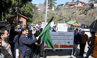 उपायुक्त ने जागरूकता रैली को दिखाई हरी झंडी