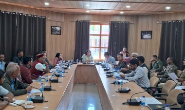 फ्लैगशिप योजनाओं पर उपमंडल स्तरीय बैठक कर विभिन्न योजनाओं की प्रगति की समीक्षा की