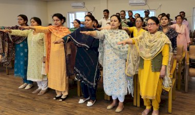 कुल्लू में अंबेडकर जयंती  का आयोजन एडीसी अश्विनी कुमार ने अर्पित की पुष्पांजलि, जीवन एवं कार्यों पर डाला प्रकाश