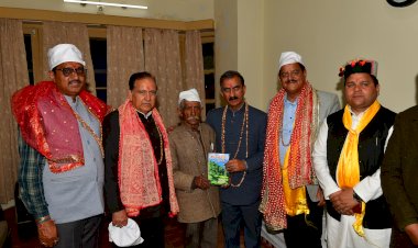 मुख्यमंत्री ने 90 वर्षीय समाजसेवी हरि सिंह राणा की पुस्तक का विमोचन किया