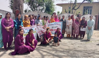 पोषण पखवाड़े के समापन अवसर पर निकाली स्कूटी रैली