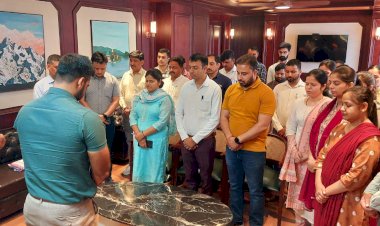 पहलगाम आतंकी हमले के मृतकों को श्रद्धांजलि, उपायुक्त कार्यालय में रखा गया मौन