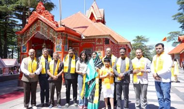 राज्यसभा सांसद रजनी पाटिल एवं उप-मुख्यमंत्री मुकेश अग्निहोत्री ने जाखू मंदिर में शीश नवाया