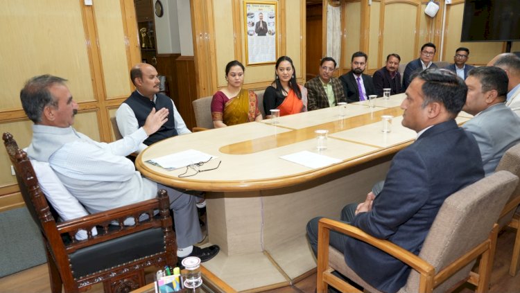 मुख्यमंत्री ने अधिकारियों से ईमानदारी और पारदर्शिता के साथ कार्य करने का आह्वान किया