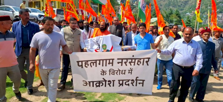 जम्मू-कश्मीर के पहलगाम में हुए नरसंहार के विरोध में आक्रोश प्रदर्शन में शामिल हुए संजय टंडन