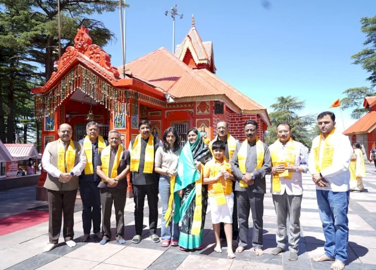 राज्यसभा सांसद रजनी पाटिल एवं उप-मुख्यमंत्री मुकेश अग्निहोत्री ने जाखू मंदिर में शीश नवाया