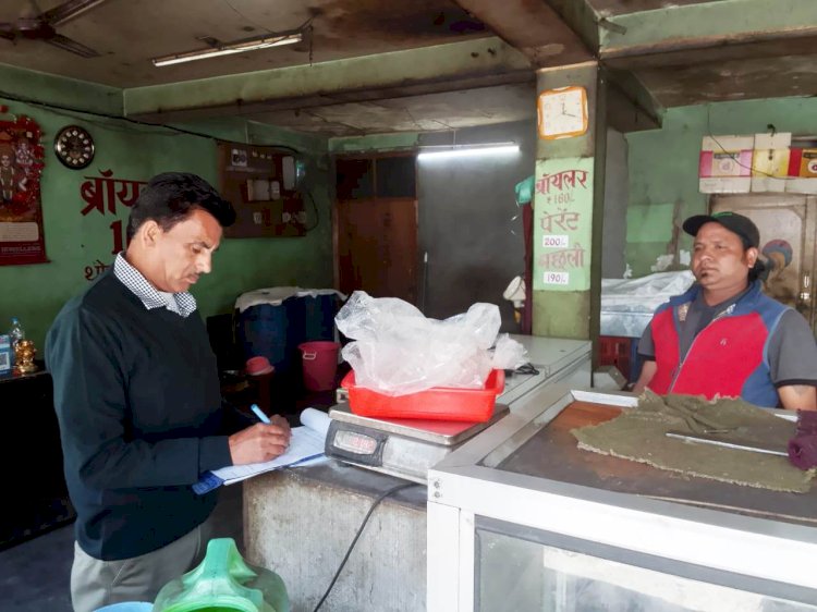 जिला किन्नौर में फल एवं सब्जी वह मीट विक्रेताओं का किया औचक निरीक्षण