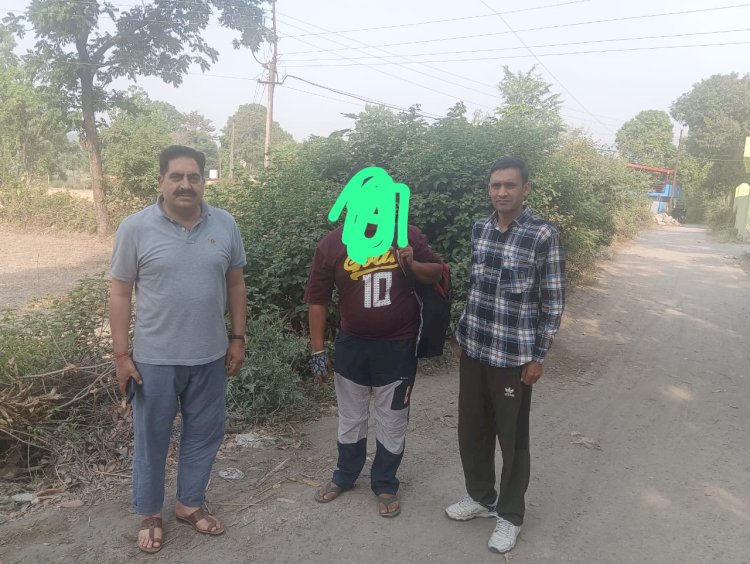 पिट्ठू बैग से पकड़ी 15 लीटर अवैध शराब, आरोपी धरा.पकड़ी 15 लीटर अवैध शराब, आरोपी धरा.