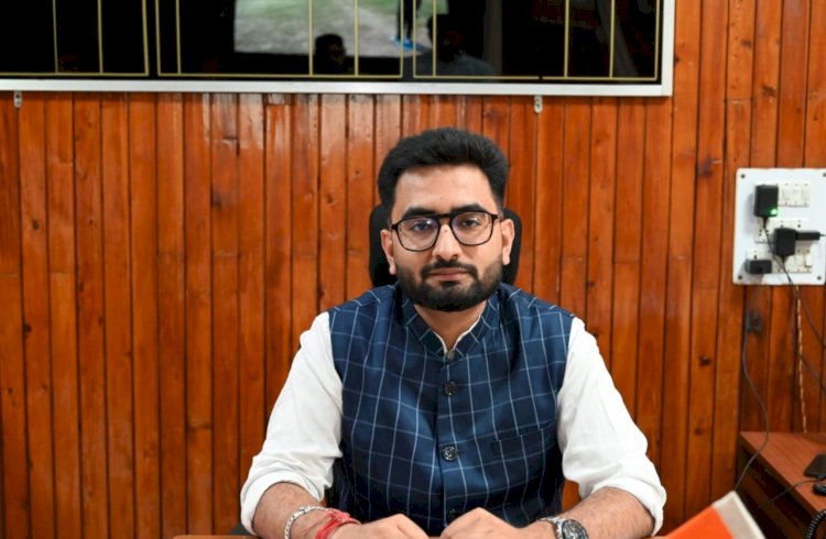 अभिषेक कुमार गर्ग ने हमीरपुर में संभाला अतिरिक्त उपायुक्त का कार्यभार