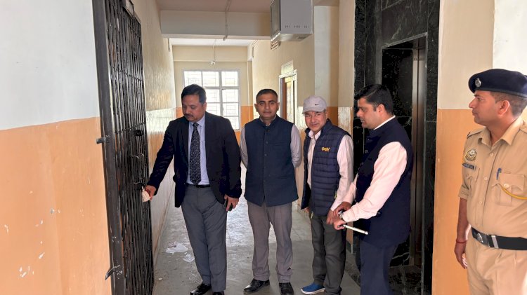 जिला निर्वाचन अधिकारी ने किया फागु स्थित ईवीएम वेयरहाउस का निरीक्षण