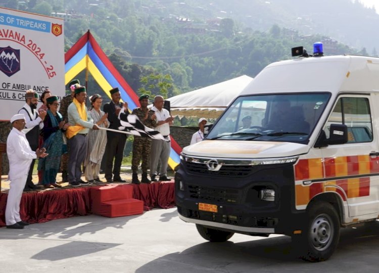 राजस्व मंत्री ने किन्नौर जिला के सीमावर्ती गांव छितकुल व कुन्नू-चारंग के लिए दो रोगी वाहनों को हरी झंडी दिखाकर रवाना किया