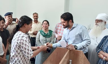 युवाओं की उर्जा को उचित दिशा प्रदान करने में सहायक है पुस्तकालय - उपायुक्त