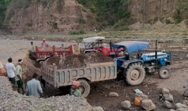 मारकण्डा नदी में यहां हो रहा था अवैध खनन,दो ट्रैक्टर कब्जे में,9000 हजार जुर्माना वसूला...