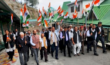 शिमला बार एसोसिएशन ने ऑपरेशन सिंदूर एवं भारतीय सेना के सम्मान में निकाली भव्य तिरंगा यात्रा, सांसद सुरेश कश्यप रहे मुख्य अतिथि