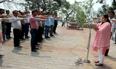 आतंकवाद विरोधी दिवस पर उपायुक्त ने दिलाई शपथ