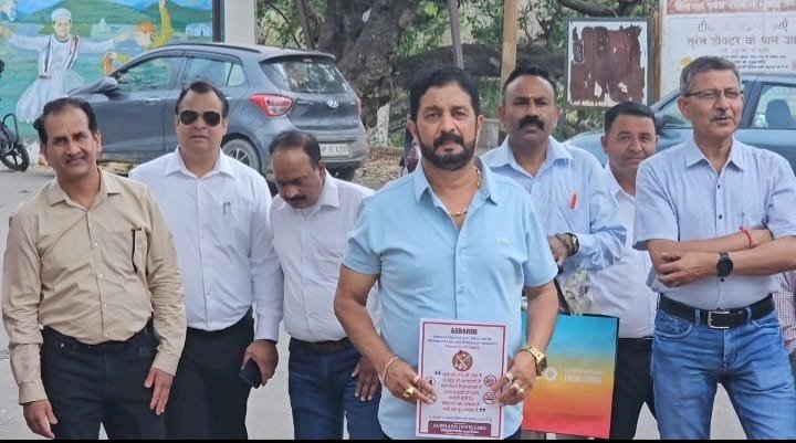 नशे के खिलाफ आदर्श संस्था ने डीसी को सौंपा ज्ञापन, प्रदेश में बढ़ते नशे के प्रचलन पर जताई चिंता