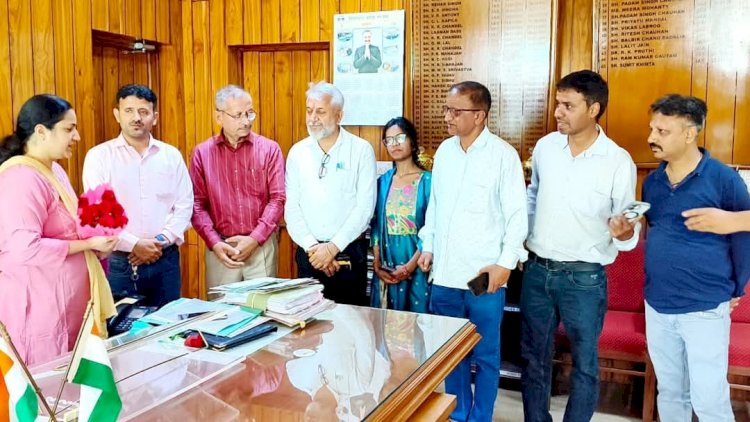 सिरमौर प्रेस क्लब के सदस्यों ने नवनियुक्त डीसी सिरमौर प्रियंका वर्मा से की मुलाकात