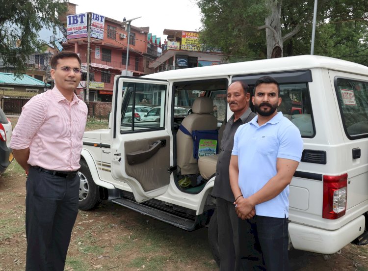 सार्वजनिक परिवहन व अन्य निर्धारित वाहनों में डस्टबिन रखना अनिवार्य: रोहित राठौर