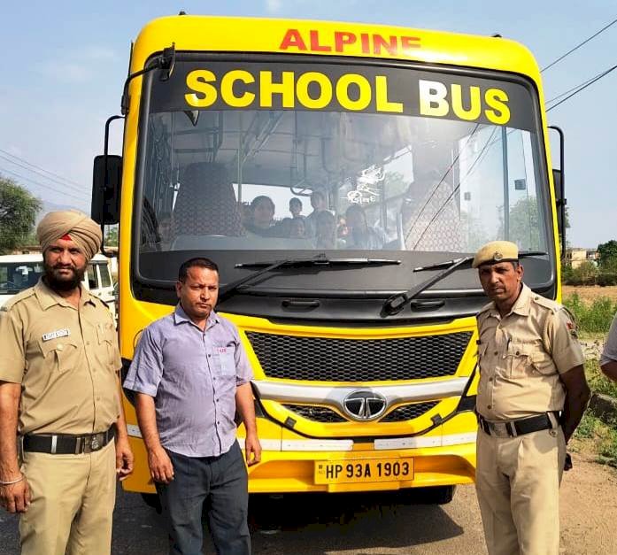 बद्दी पुलिस : सुरक्षा अभियान के तहत स्कूली बसों की जांच की..