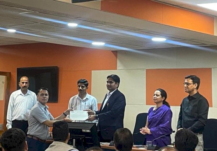 बेहतरीन कार्य करने वाले तहसीलदारों को डीसी ने दिया सम्मान