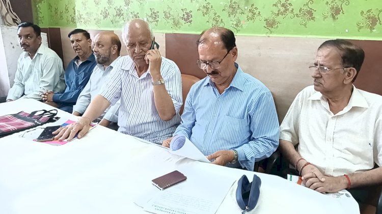 बिजली बोर्ड पेंशनरों की सरकार पर करोड़ो की देनदारी, नाहन में सेवानिवृत कर्मचारियों से जुड़े मुद्दों पर मंथन