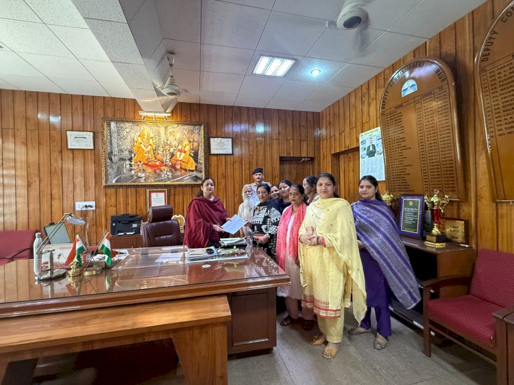सरकार ने जारी नही की कौशल विकास भत्ते की राशि: संस्थान बन्द होने के कगार पर, डीसी को ज्ञापन सौंपा...