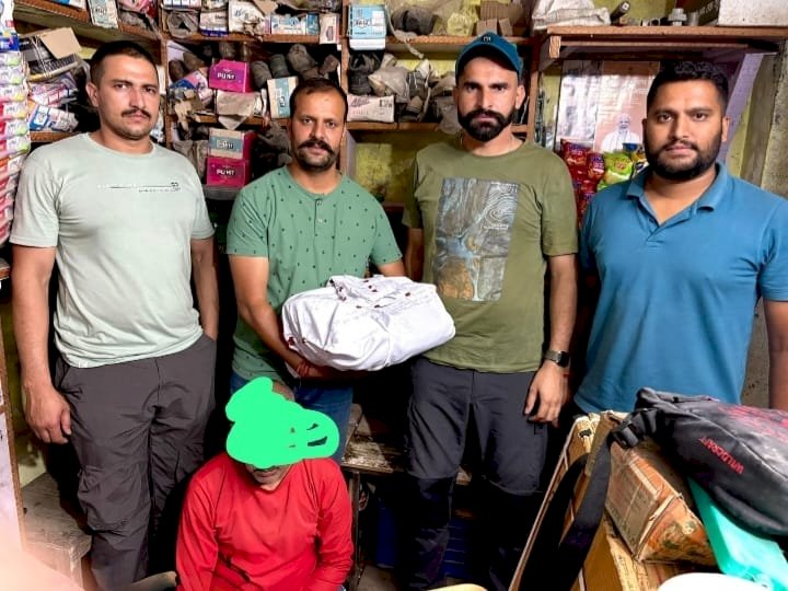 यहां से पकड़ी 55 शीशीयां नशीले सिरप,16700 हजार की करंसी,आरोपी धरा
