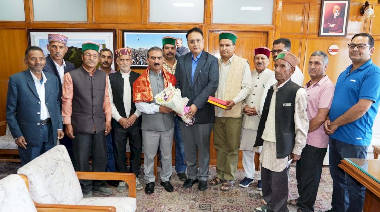 हिमाचल निजी शिक्षण संस्थान नियामक आयोग के सदस्य ने मुख्यमंत्री से भेंट की