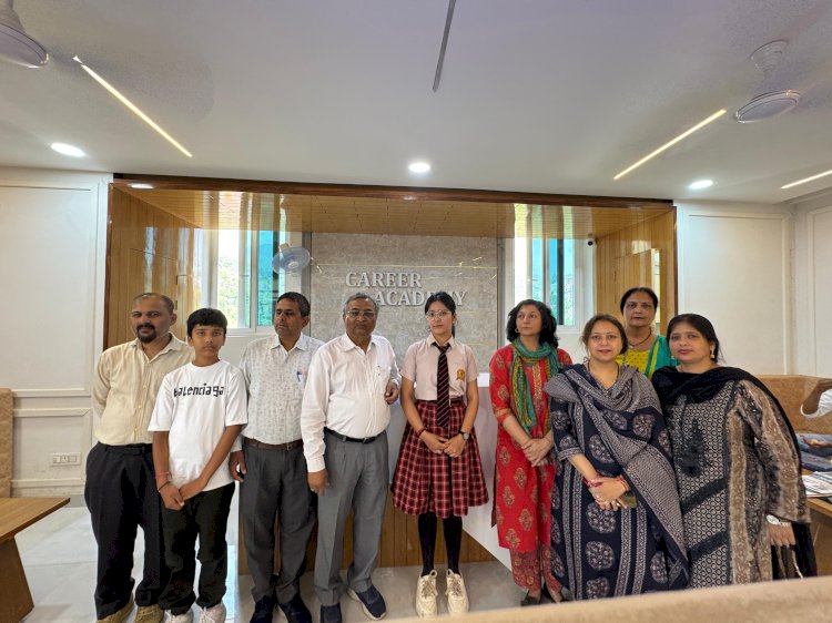 करियर आकदमी स्कूल की ऐशना सैनी ने कॉमर्स संकाय की मेरिट लिस्ट में 9 वां स्थान झटका...