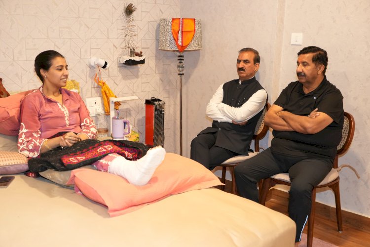 मुख्यमंत्री ने आस्था अग्निहोत्री का कुशलक्षेम जाना