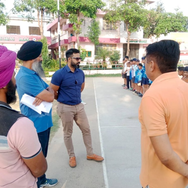 उपायुक्त ने राजकीय वरिष्ठ माध्यमिक पाठशाला देहलां का किया दौरा