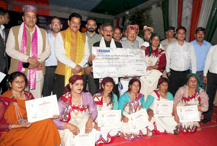 मुख्यमंत्री ने इंदिरा गांधी प्यारी बहना सुख सम्मान निधि की 2238 लाभार्थियों को एक करोड़ 71 हजार की सम्मान राशि जारी की