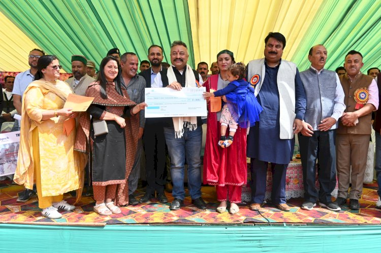 लोगों की समस्याओं का निराकरण प्रदेश सरकार की प्राथमिकता - रोहित ठाकुर