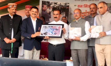 हिमाचल के युवा वन अधिकारी देवेन्द्र चौहान की पुस्तक का मुख्यमंत्री ने किया विमोचन